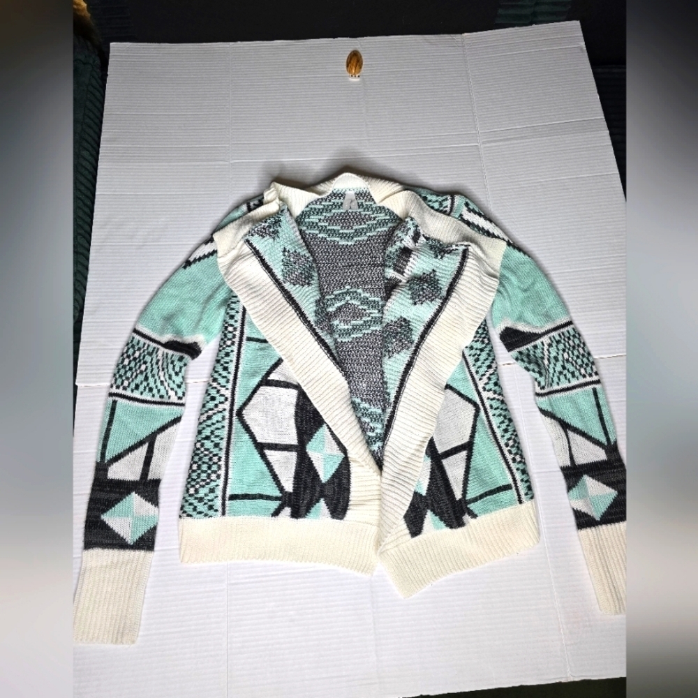 Geometric Patterned Women's Sweater - Cream and Gray